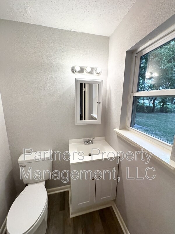 Building Photo - 2409 Cottonwood Pl