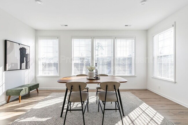 Building Photo - 8010 Wistar Glen Dr