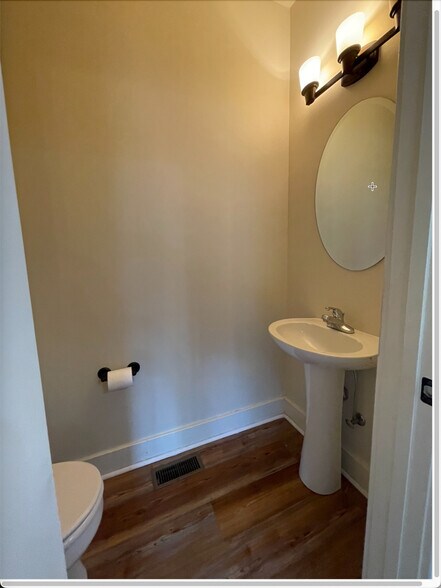 Building Photo - 2364 Zermatt Ave