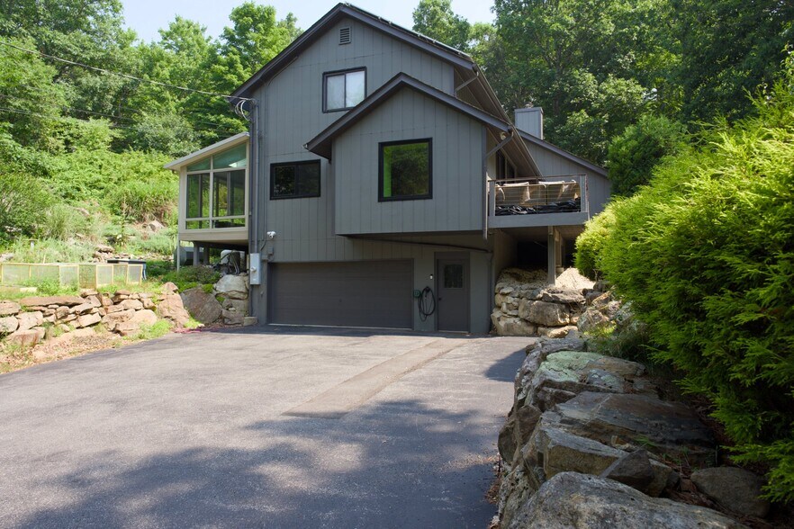 Building Photo - 329 Glen Rd