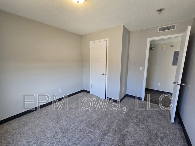 Building Photo - 60 Miller Ave SW