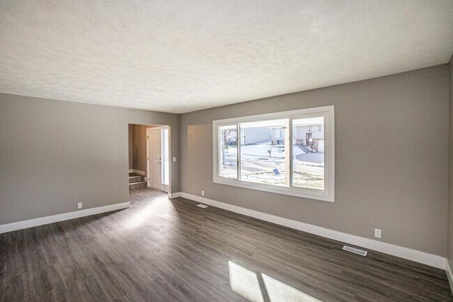 Building Photo - 12713 Ridgeview Cir
