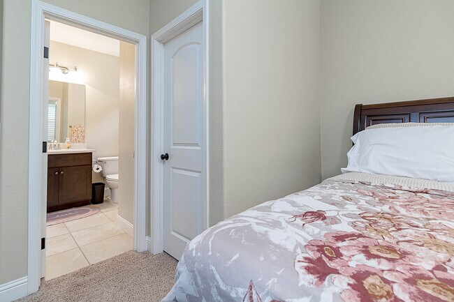 Building Photo - 582 Pasture Ave