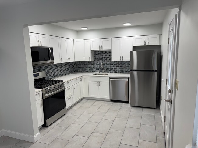 Building Photo - 251 Main St