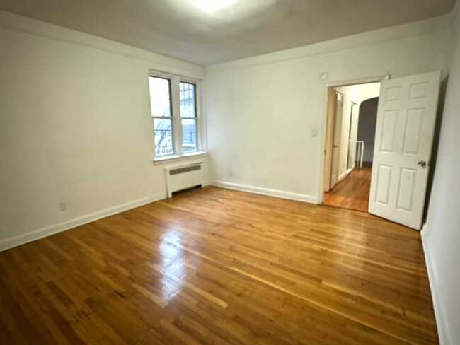 Building Photo - 129 N Walnut St