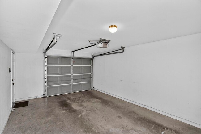 Building Photo - 137 Pepper Ridge Cir