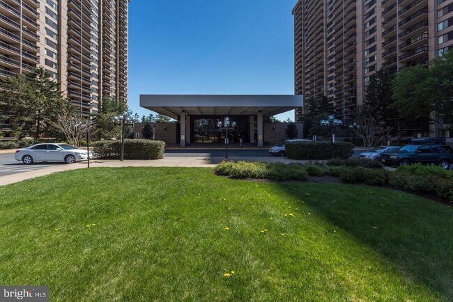 Building Photo - 3705 S George Mason Dr