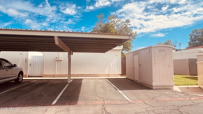 Building Photo - 8229 E Vista Dr