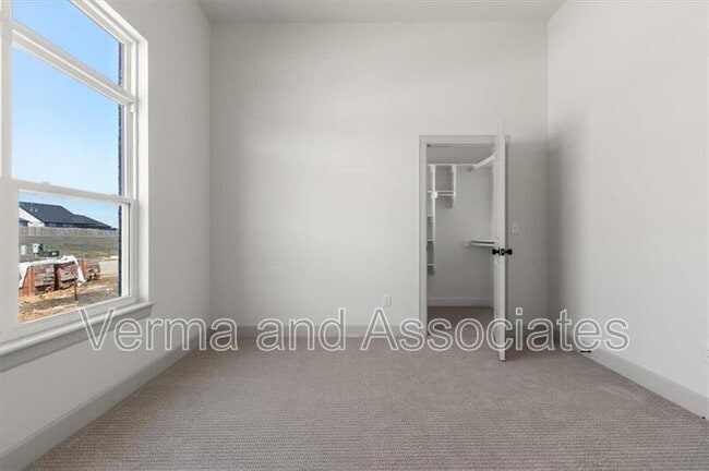 Building Photo - 1050 Whistler St