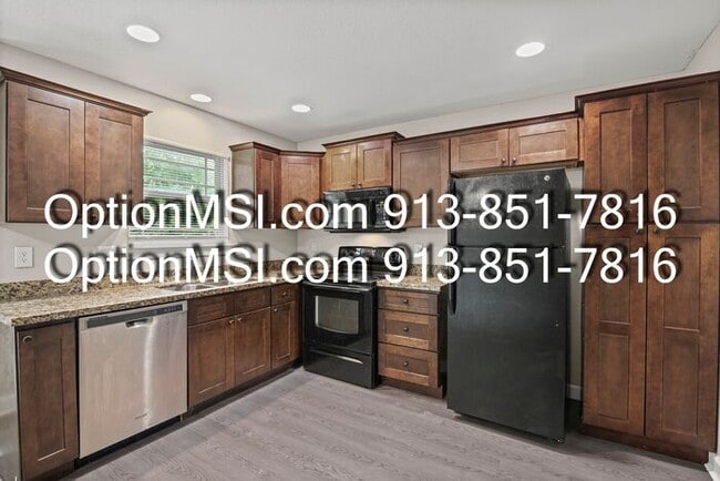 Building Photo - Townhome available in Piper schools