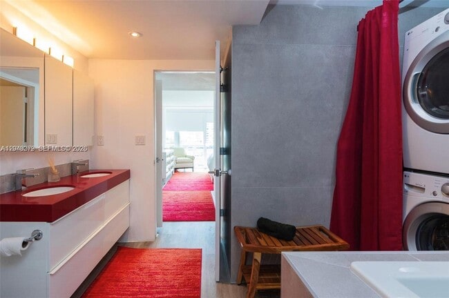Building Photo - 900 Bay Dr