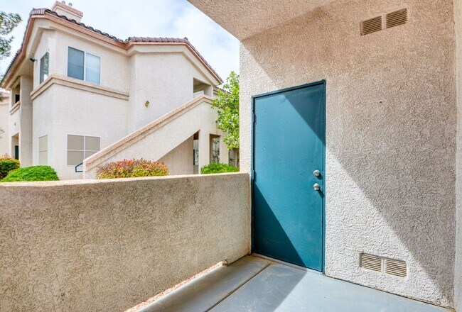 Building Photo - UPGRADED 2 BEDROOM CONDO!