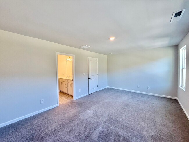 Building Photo - Stunning 3BD, 2.5BA Raleigh Townhome with ...