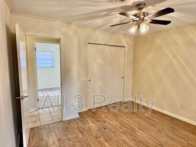 Building Photo - 6332 Pinebrook Dr