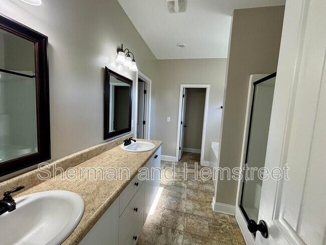 Building Photo - 214 McDuffie Cir