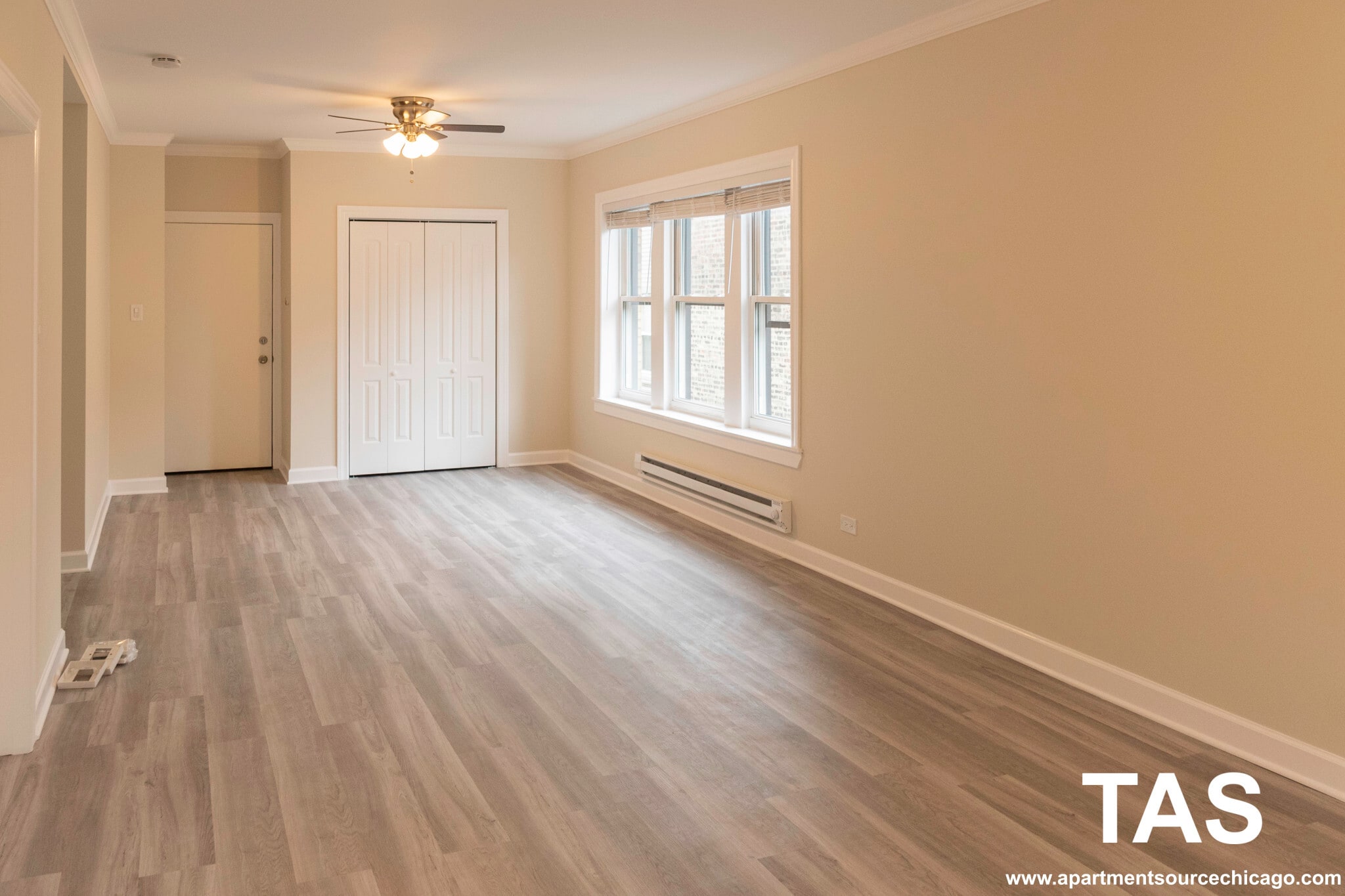 Building Photo - 624 W Roscoe St