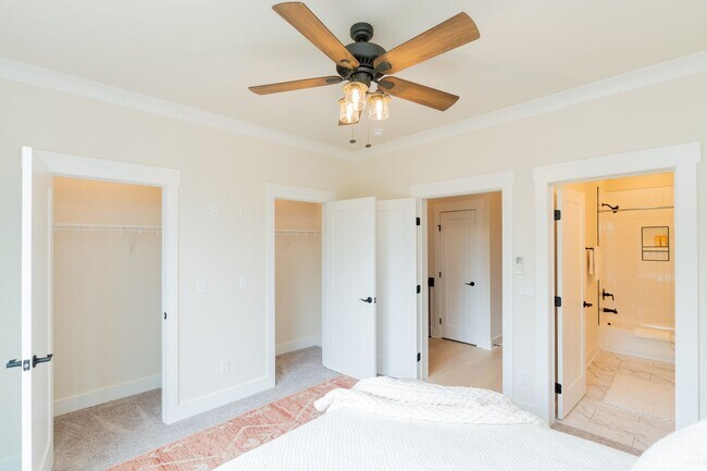 Building Photo - 2 Bedroom Townhome in Northshore Chattanooga