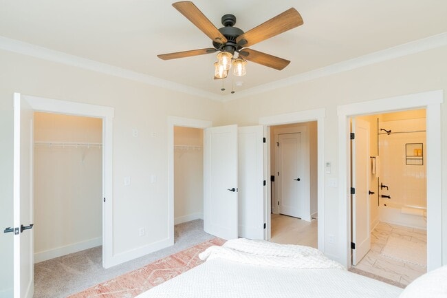Building Photo - 2 Bedroom Townhome North Shore