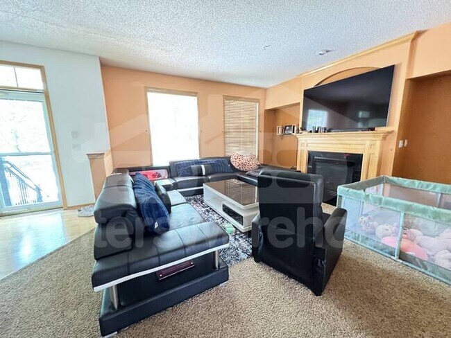 Building Photo - Available Now! Amazing Townhouse 3 Bedroom...