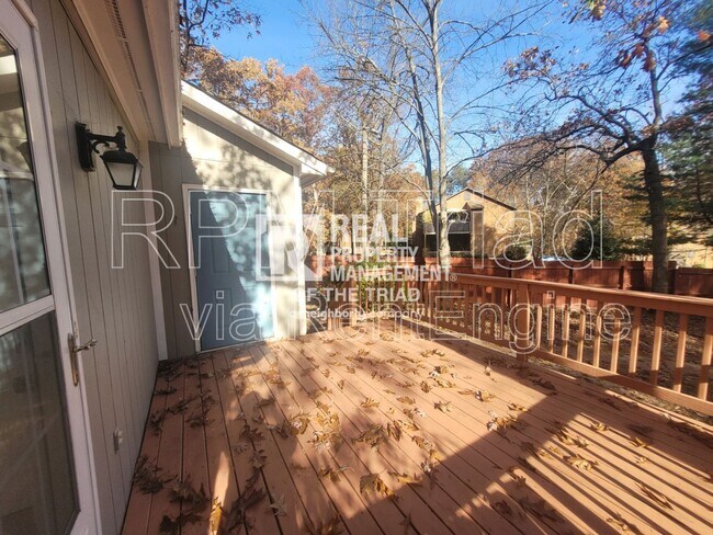 Building Photo - 1349 Brookwood Dr