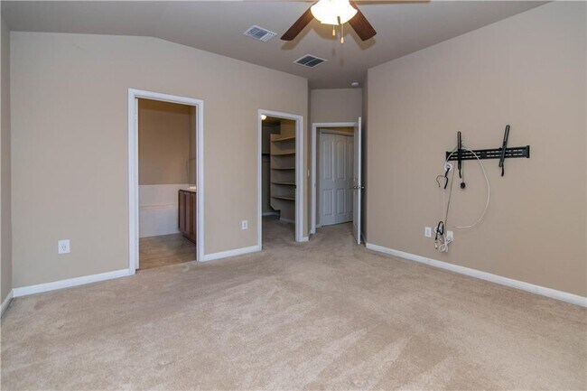 Building Photo - 114 Leon River Loop