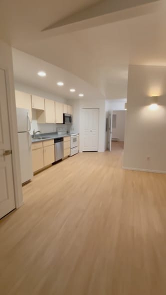 Primary Photo - 1949 S 9th St W