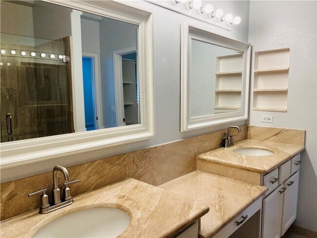 Building Photo - Amazing condominium in gated upscale neigh...