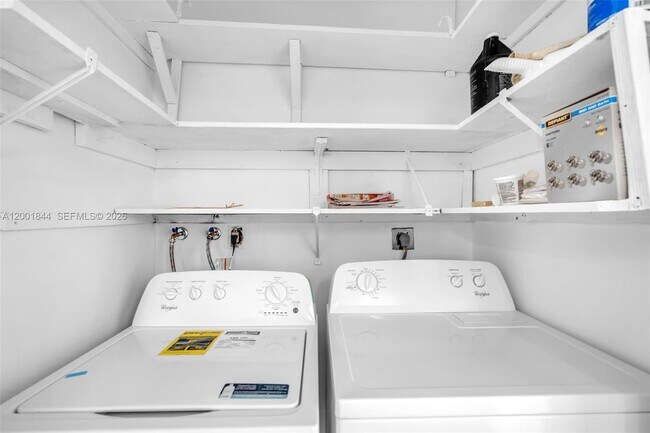 Building Photo - 535 NW 44th Ave