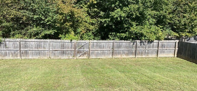 Building Photo - Cute 3 Bedroom Ranch in Fox Crossing! Conv...