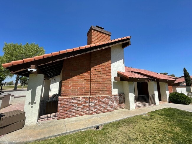 Building Photo - AVAILBLE NOW!! Fully Furnished Desert Gem!