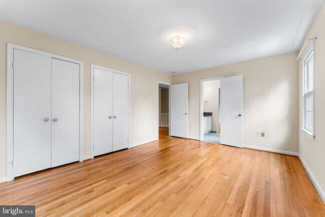 Building Photo - 9 Snug Hill Ct