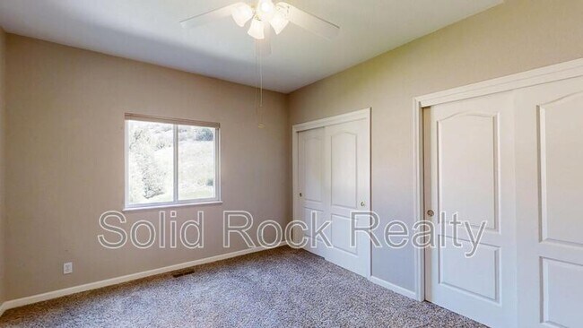 Building Photo - 2241 Palm Dr