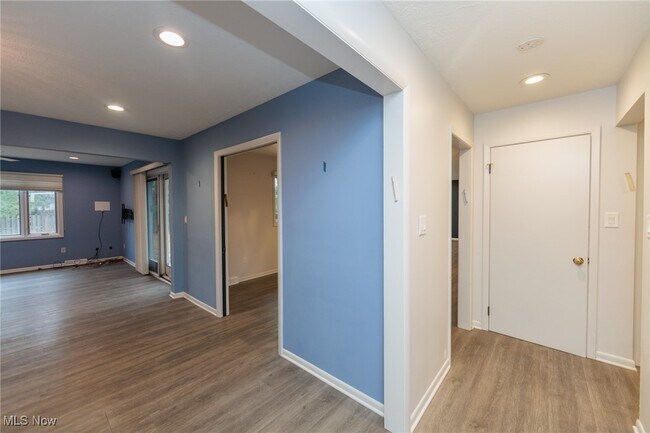 Building Photo - 2500 Deborah Dr