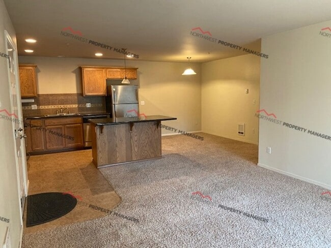 Building Photo - STATUS: AVAILABLE | R202 | $1895.00 + $100...