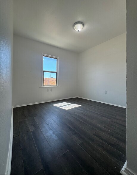 Building Photo - 5518 E Calle Encinas