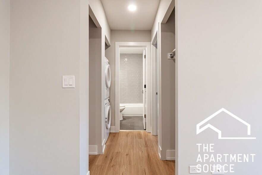 Building Photo - 540 W Aldine Ave