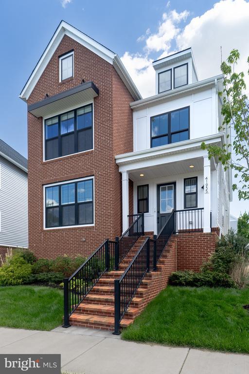 Building Photo - 41935 Spring Air Dr