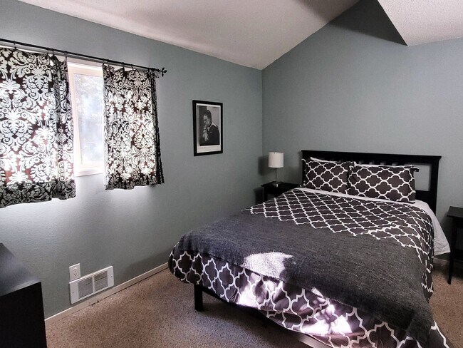 Building Photo - Mt. Bachelor Village Condo #207