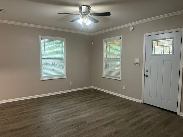 Building Photo - Updated 3 Bedroom Home With Washer And Dryer Included