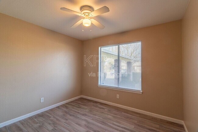 Building Photo - 2930 Angel Dr