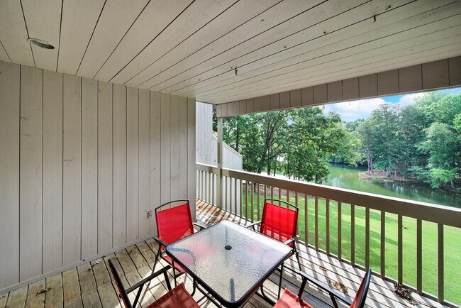 Building Photo - Early Summer Special by the Water, Beautif...