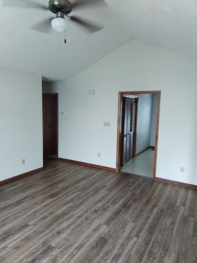 Building Photo - Duplex in Hope Mills!