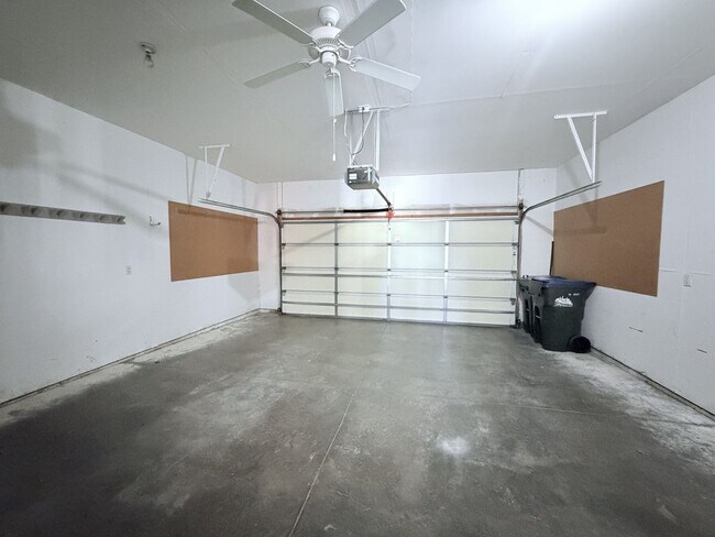 Building Photo - 2374 Kristian St