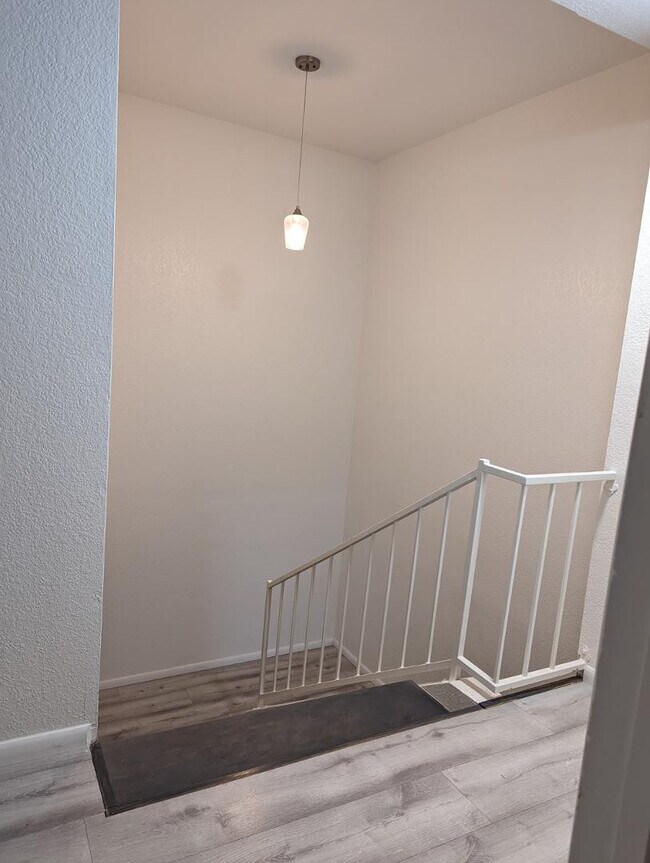 Building Photo - 306 E Ludlow Dr