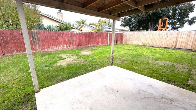 Building Photo - Beautiful 3 Bedroom 2 Bath Home