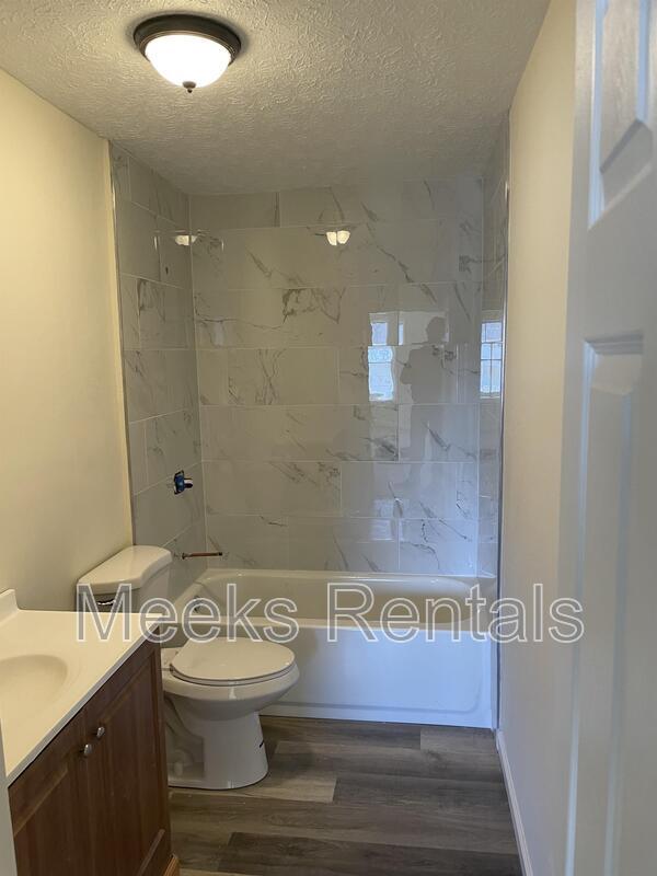 Building Photo - 214 Lakeview Dr