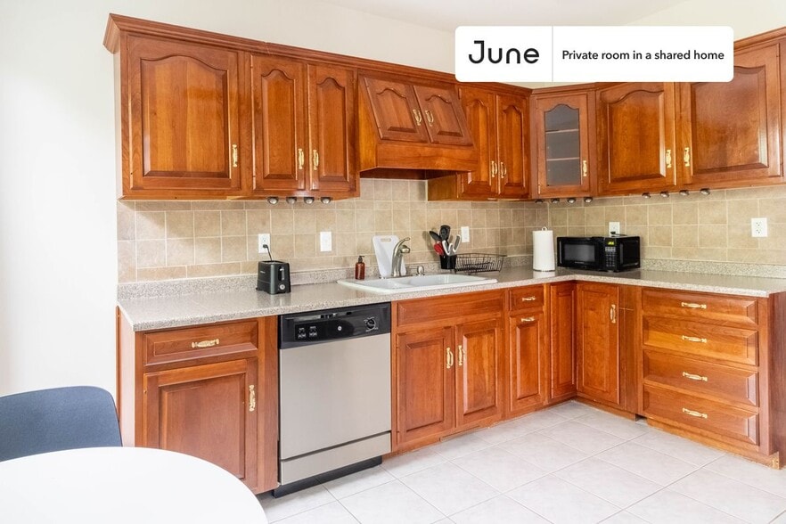 Building Photo - Room in Shared 3 bed/1 bath home in Central Square (Cambridge)