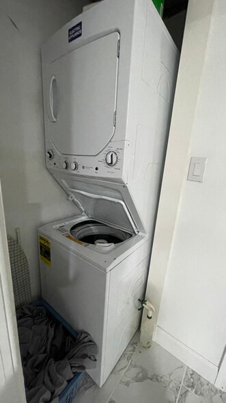 Building Photo - 101 Branch St