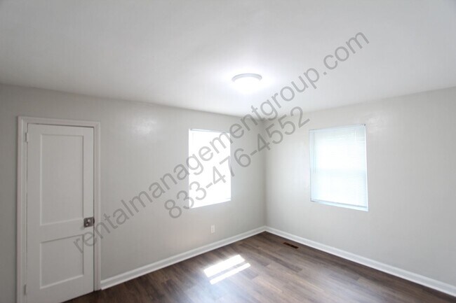 Building Photo - New On The Market with Fresh Updates!!