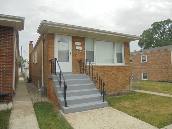 Building Photo - 7609 W 63rd Pl